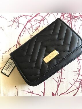 👜 Bebe Small Black Quilted Crossbody Bag w/chain. NWT